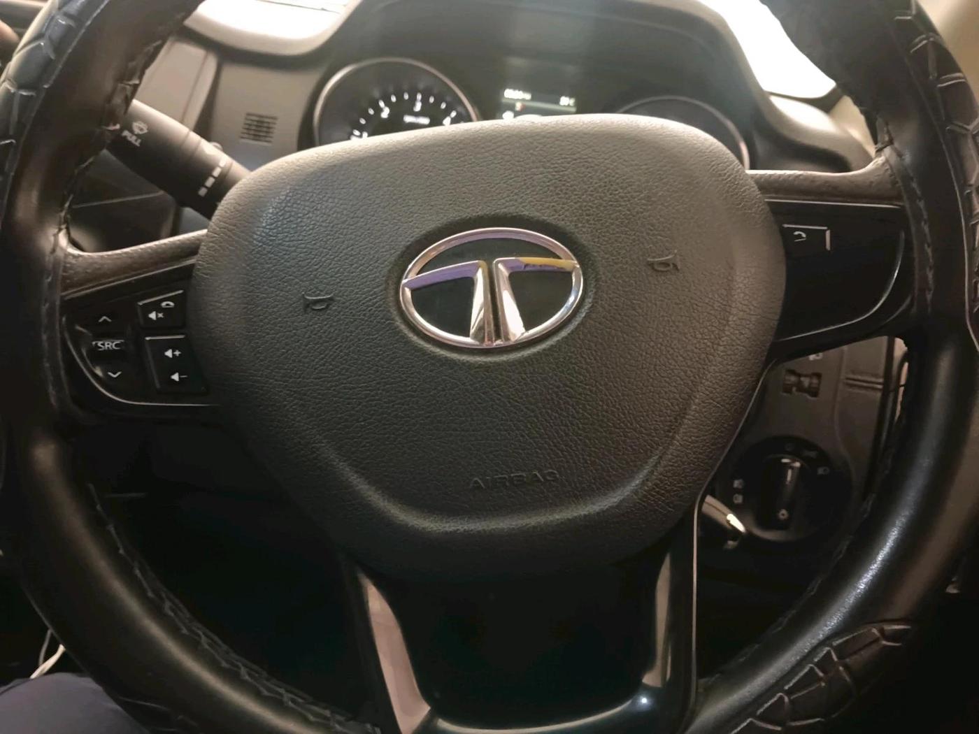 2017 Tata Hexa XE 4X2 7 STR, Diesel, Manual, 1,33,384 km, interior