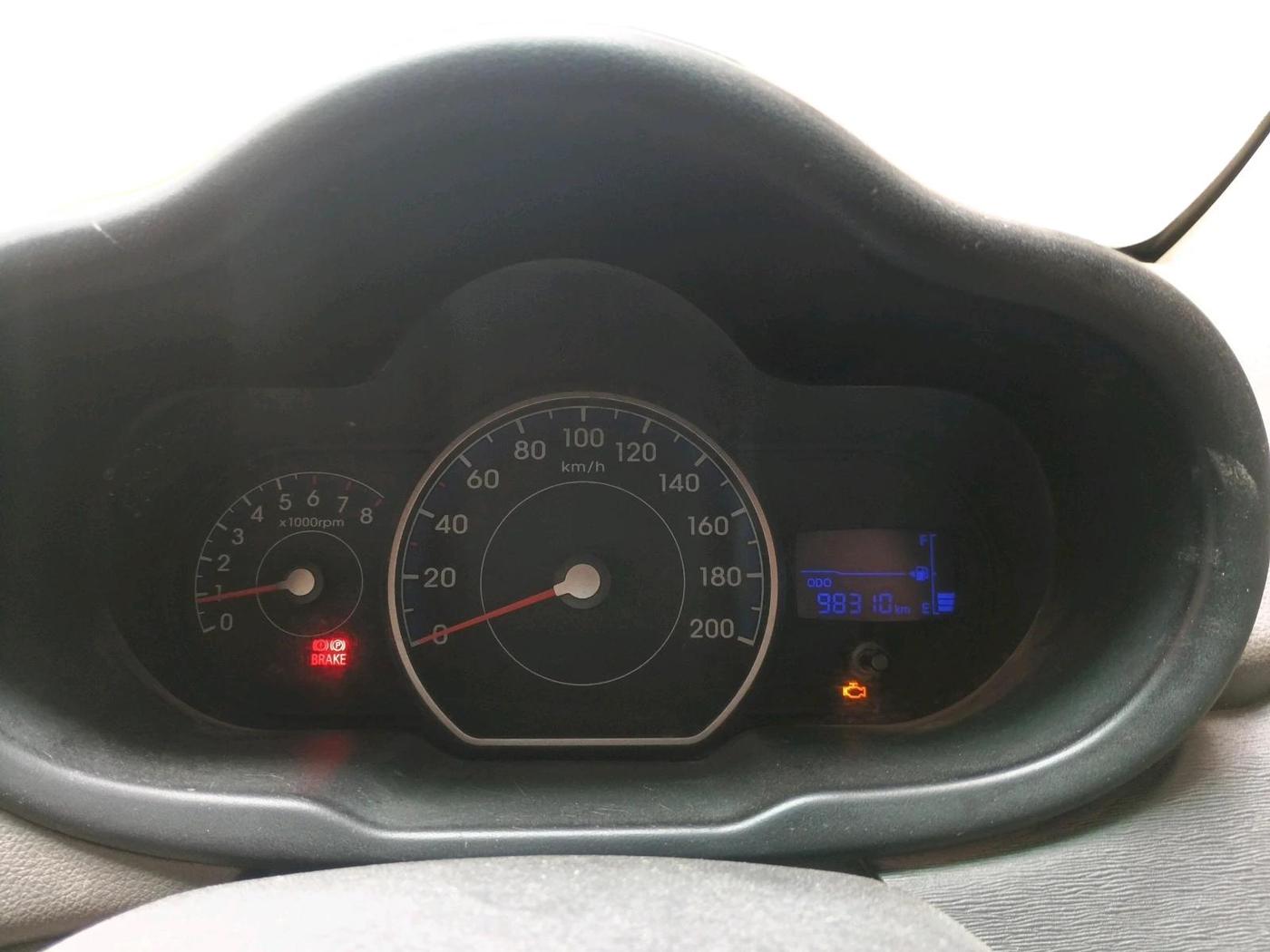 2013 Hyundai i10 MAGNA 1.1, CNG, Manual, 98,310 km, interior