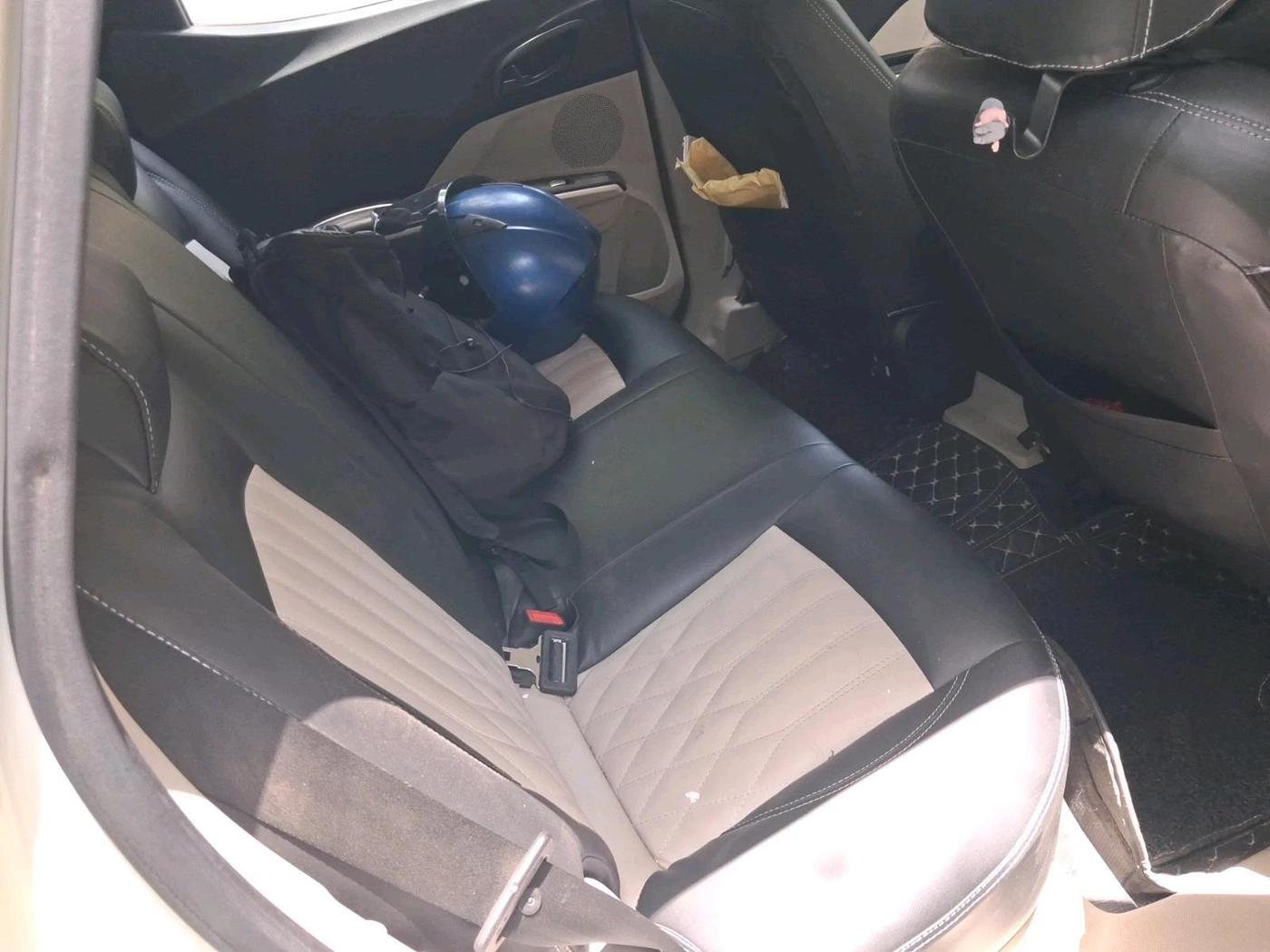 2022 Mahindra XUV300 W6 1.2 PETROL AMT, Petrol, Automatic, 47,460 km, interior