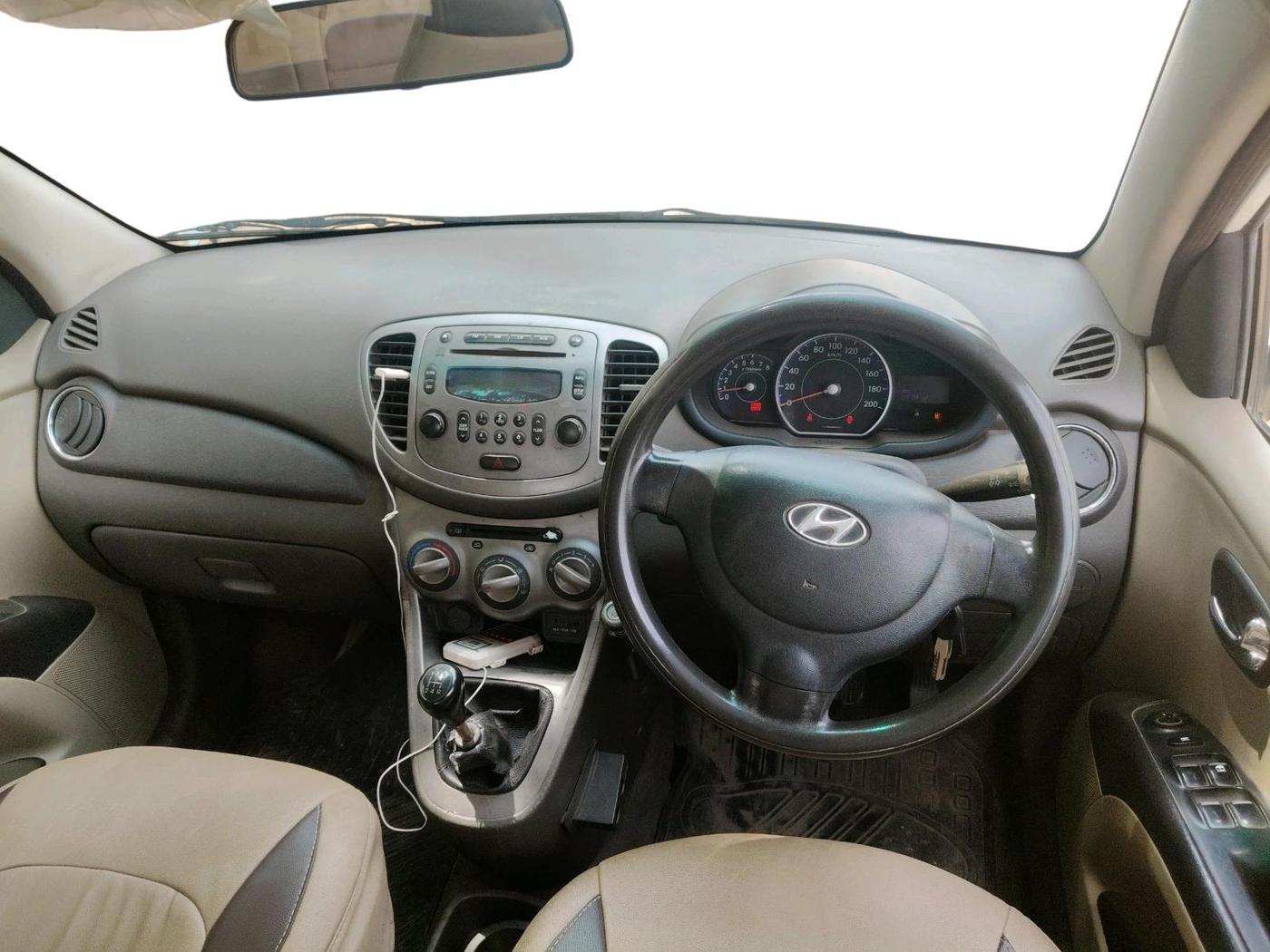 2013 Hyundai i10 SPORTZ 1.2, Petrol, Manual, 1,31,812 km, interior