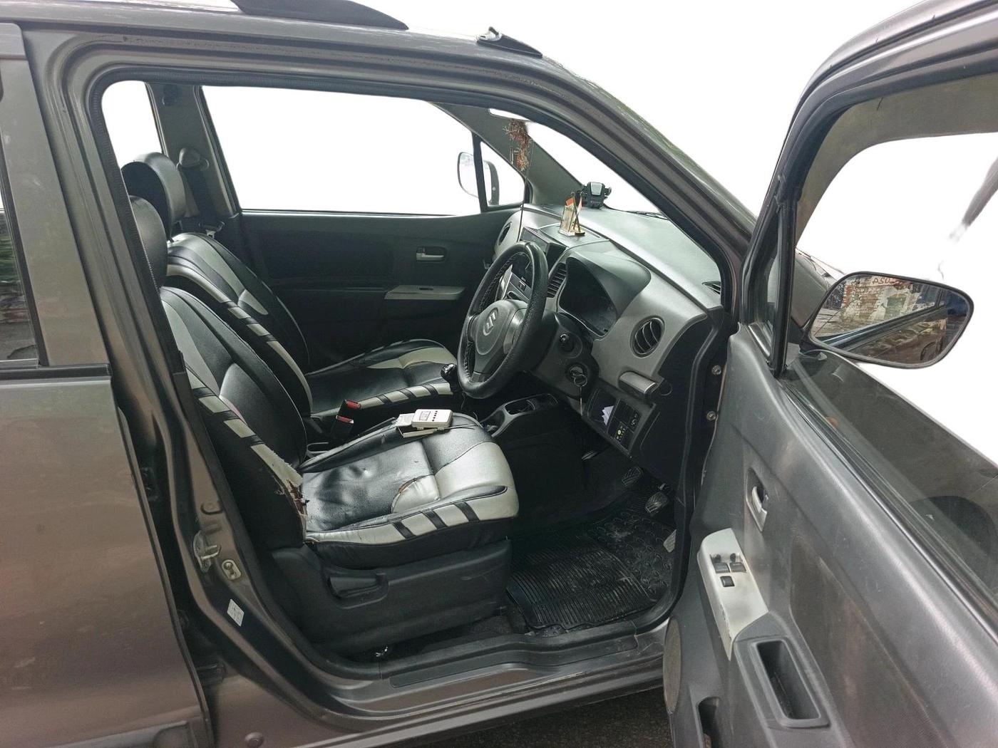 2012 Maruti Wagon R 1.0 LXI CNG, CNG, Manual, 1,45,981 km, interior