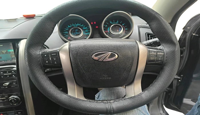 2018 Mahindra XUV500 W11 AT, Diesel, Automatic, 82,221 km, interior
