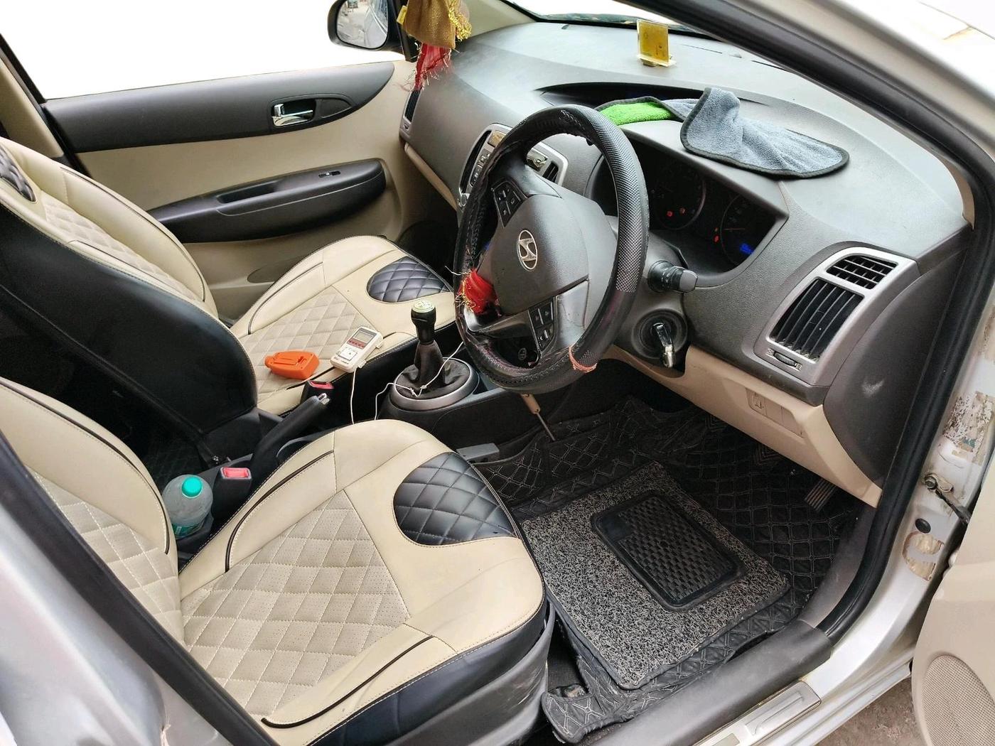 2012 Hyundai i20 SPORTZ 1.2, Petrol, Manual, 2,00,547 km, interior