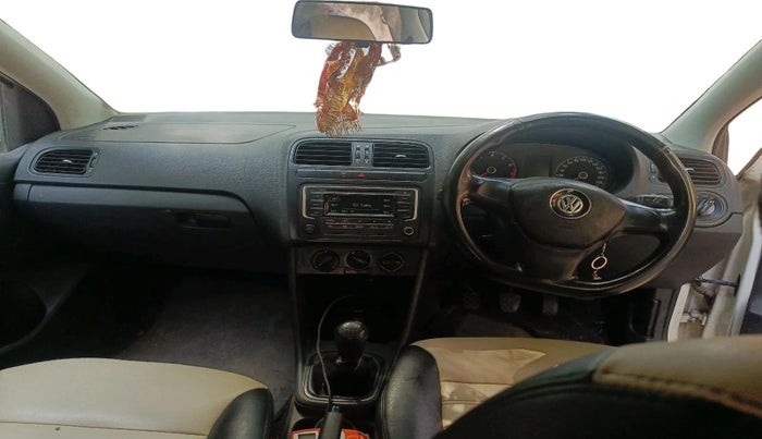 2016 Volkswagen Polo COMFORTLINE 1.2L, Petrol, Manual, 1,26,557 km, interior