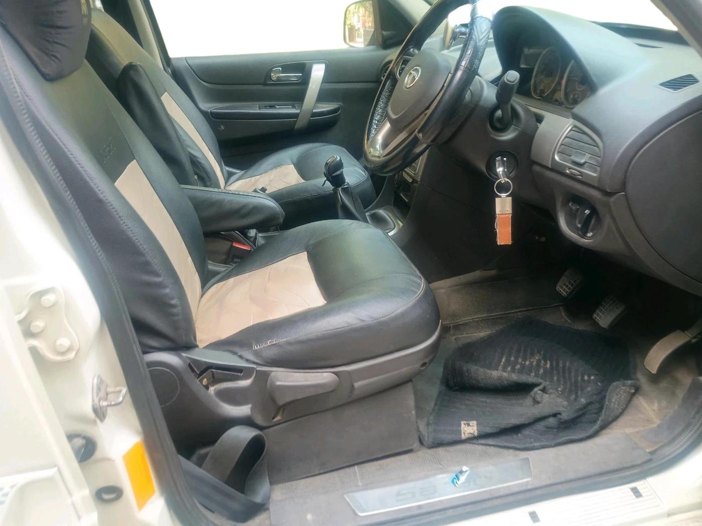 2019 Tata Safari Storme 2.2 EX 4X2, Diesel, Manual, 1,47,294 km, interior