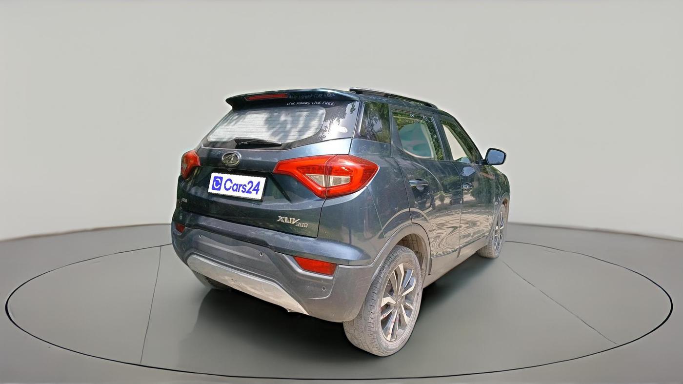2019 Mahindra XUV300 W8 (O) 1.5 DIESEL, Diesel, Manual, 1,05,335 km, exterior