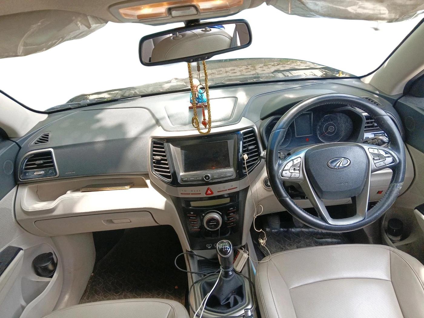 2019 Mahindra XUV300 W8 (O) 1.5 DIESEL, Diesel, Manual, 1,05,335 km, interior