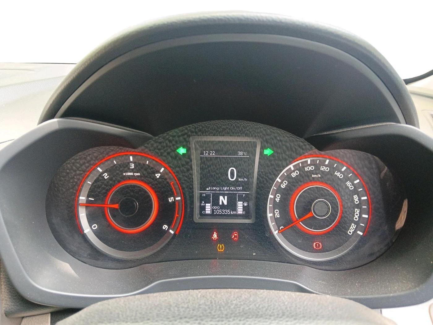 2019 Mahindra XUV300 W8 (O) 1.5 DIESEL, Diesel, Manual, 1,05,335 km, interior