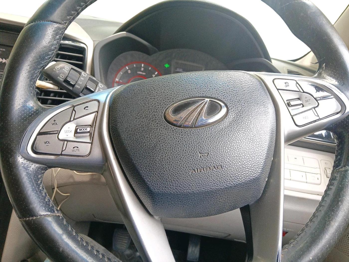 2019 Mahindra XUV300 W8 (O) 1.5 DIESEL, Diesel, Manual, 1,05,335 km, interior