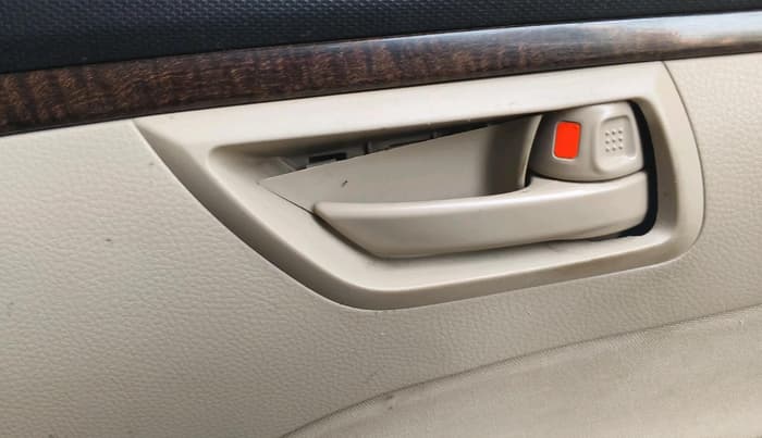 2015 Maruti Swift Dzire LXI (O), CNG, Manual, 1,76,520 km, interior