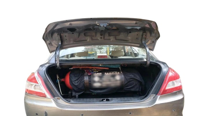 2015 Maruti Swift Dzire LXI (O), CNG, Manual, 1,05,390 km, exterior