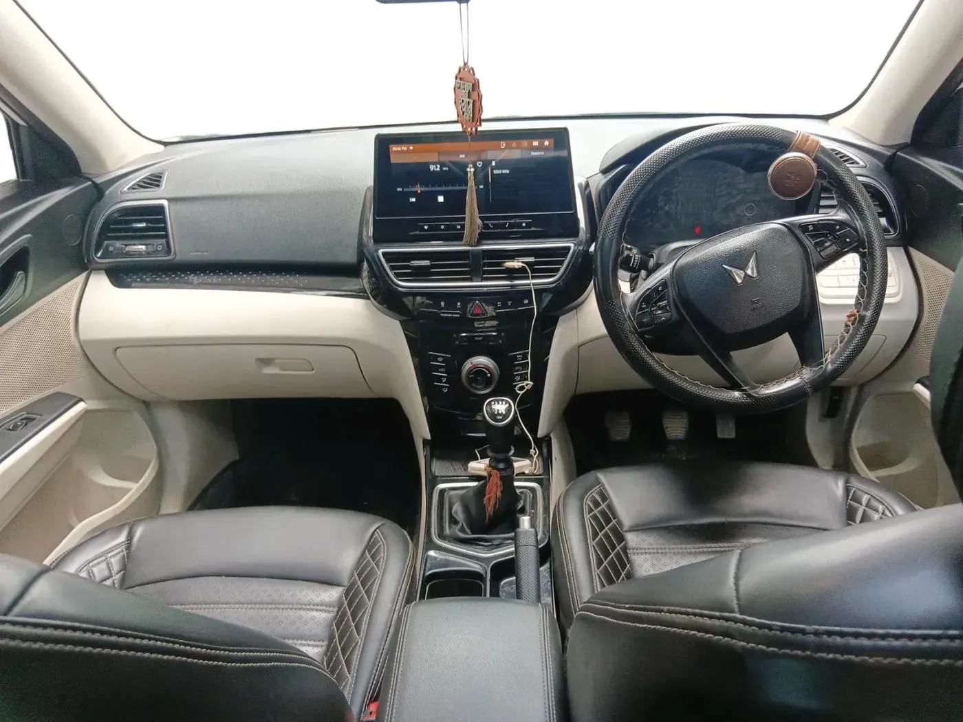 2024 Mahindra XUV 3XO MX3 Pro 1.2 L TCMPFi, Petrol, Manual, 36,990 km, interior