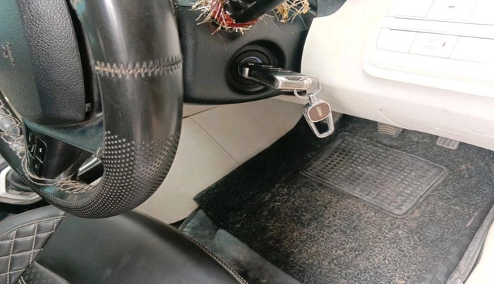 2024 Mahindra XUV 3XO MX3 Pro 1.2 L TCMPFi, Petrol, Manual, 36,990 km, interior