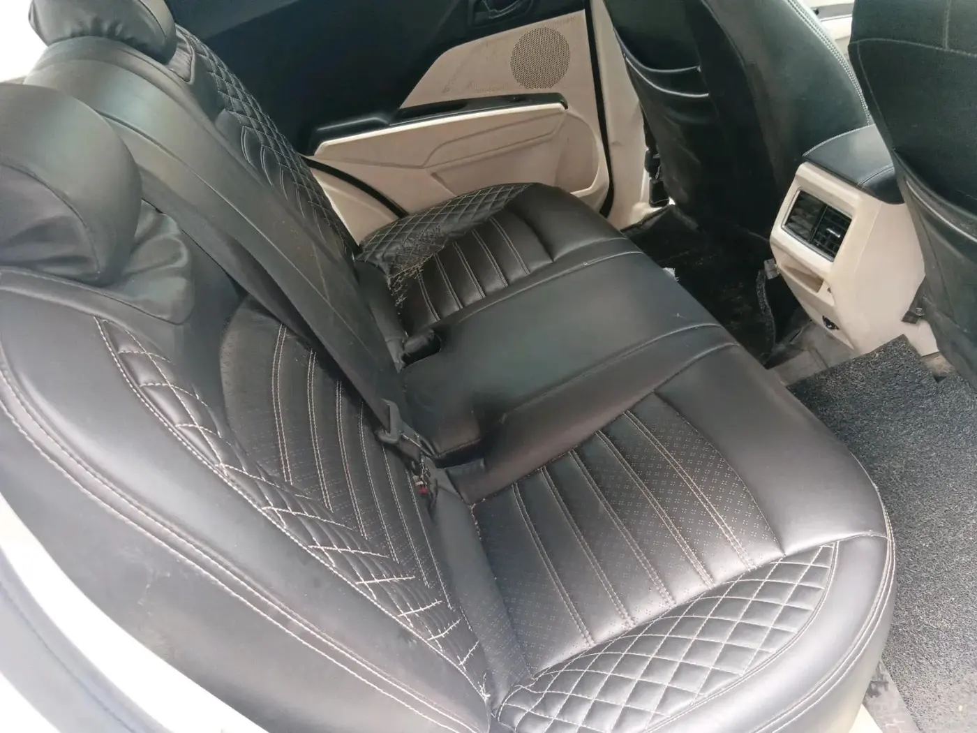 2024 Mahindra XUV 3XO MX3 Pro 1.2 L TCMPFi, Petrol, Manual, 36,990 km, interior