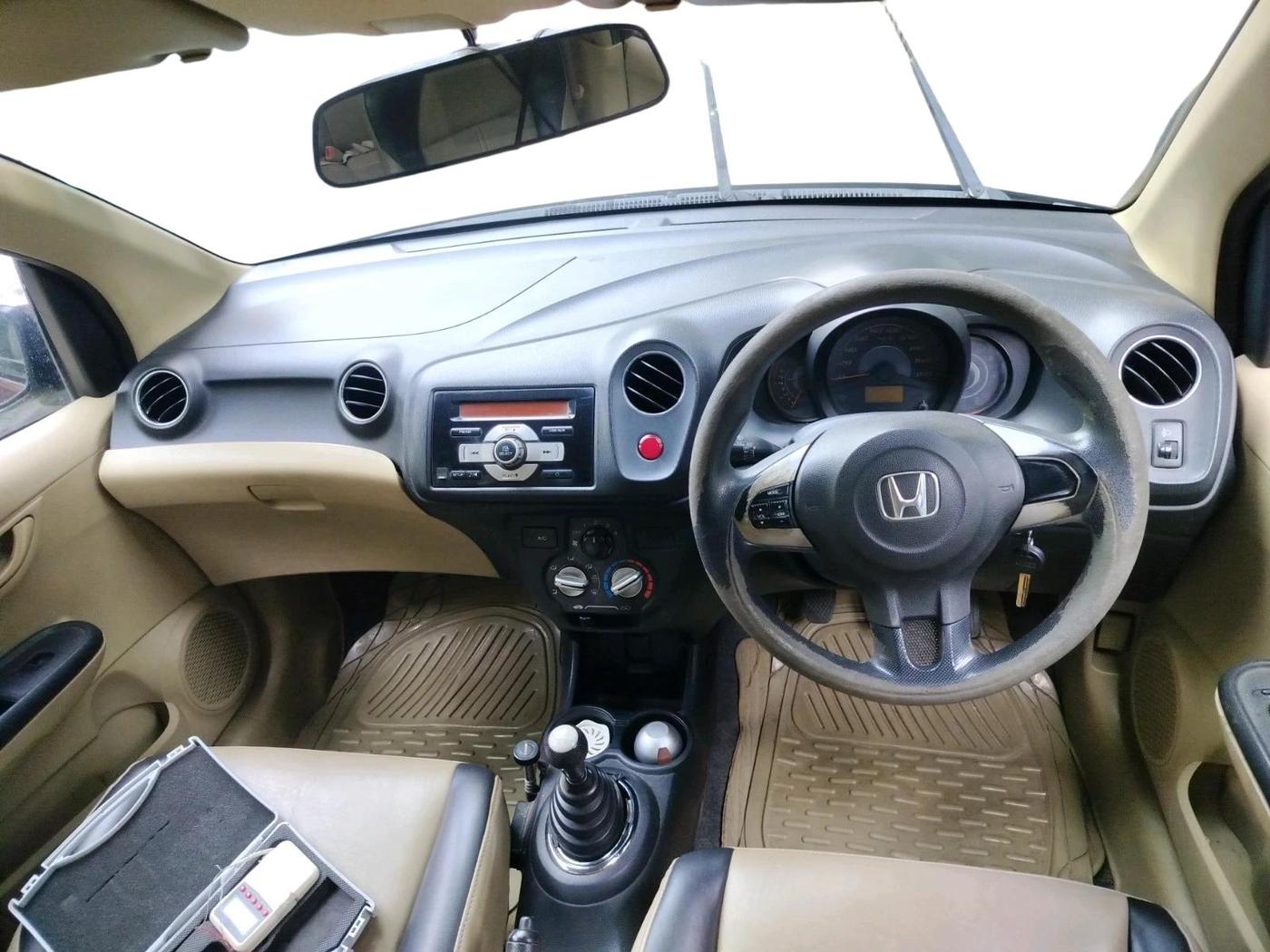 2014 Honda Amaze 1.2L I-VTEC S, Petrol, Manual, 1,18,881 km, interior