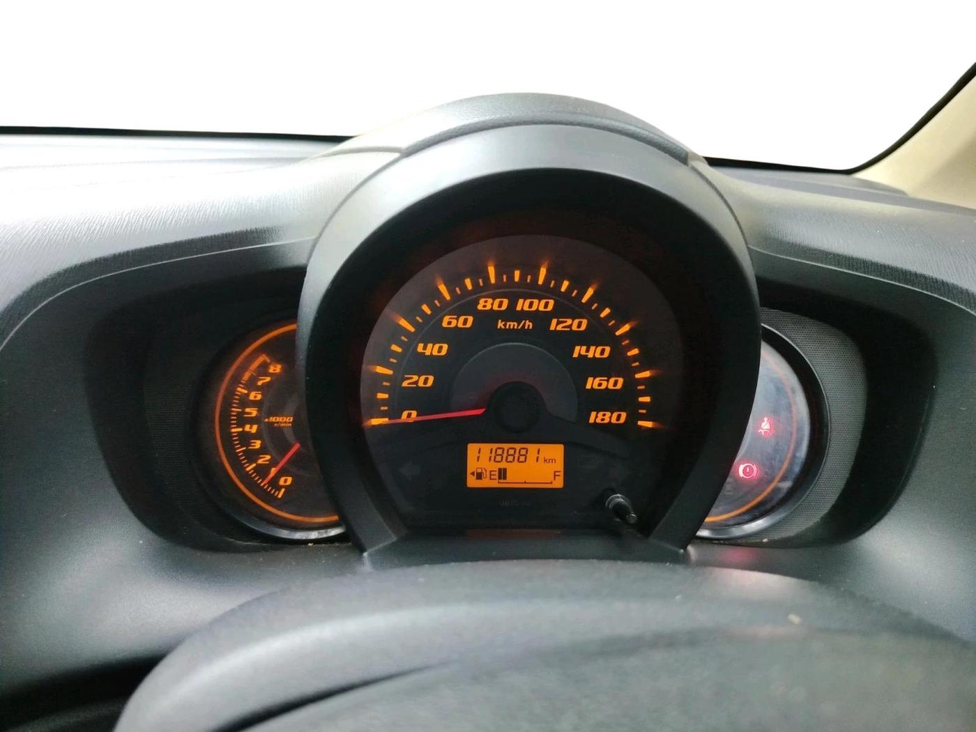 2014 Honda Amaze 1.2L I-VTEC S, Petrol, Manual, 1,18,881 km, interior