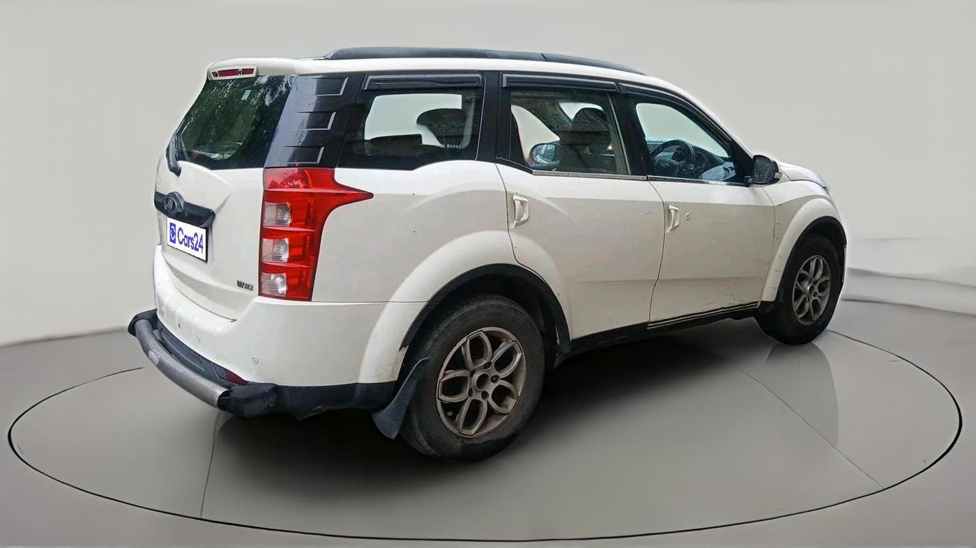 2017 Mahindra XUV500 W6 1.99, Diesel, Manual, 1,20,221 km, exterior