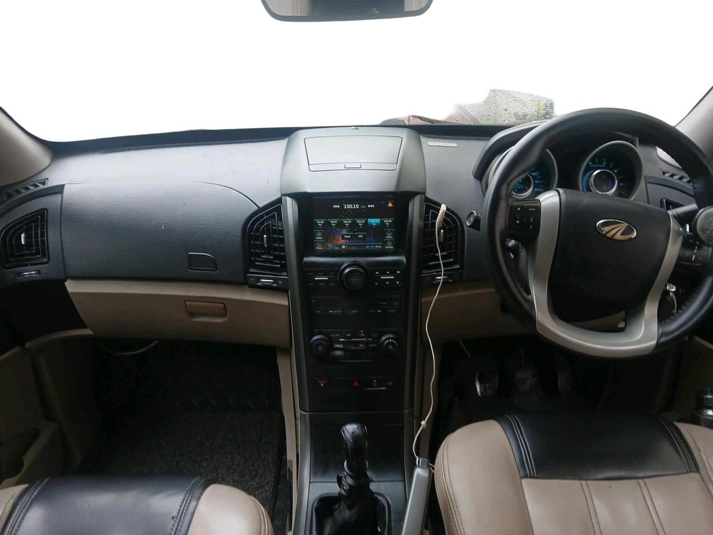 2017 Mahindra XUV500 W6 1.99, Diesel, Manual, 1,20,221 km, interior