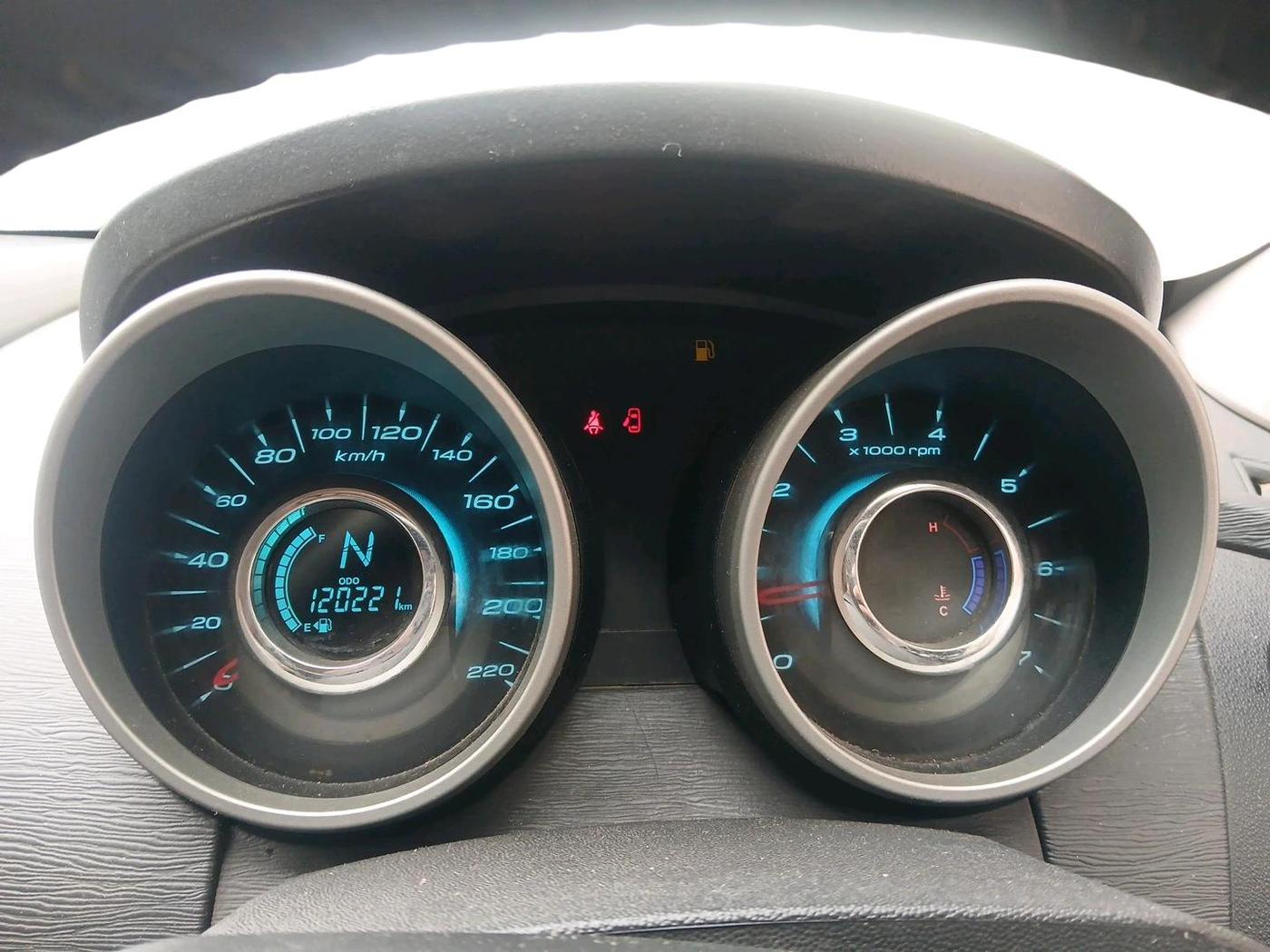 2017 Mahindra XUV500 W6 1.99, Diesel, Manual, 1,20,221 km, interior