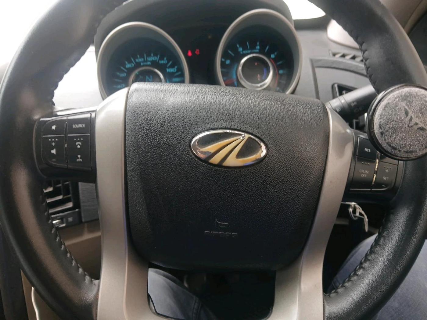 2017 Mahindra XUV500 W6 1.99, Diesel, Manual, 1,20,221 km, interior