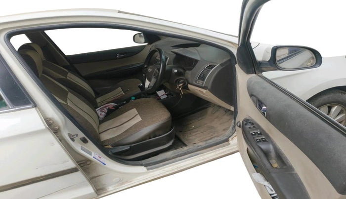 2013 Hyundai i20 SPORTZ 1.2, Petrol, Manual, 88,210 km, interior