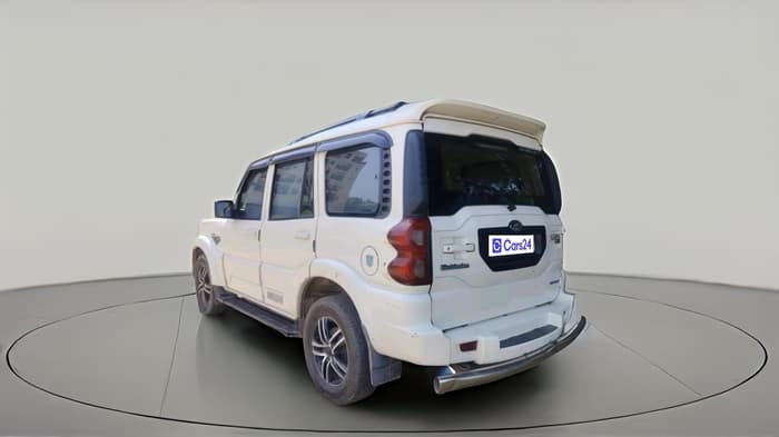 2017 Mahindra Scorpio S6 PLUS 1.99 INTELLI-HYBRID, Diesel, Manual, 94,226 km, exterior