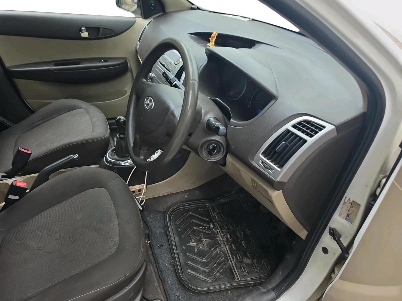 2011 Hyundai i20 MAGNA 1.2, Petrol, Manual, 69,095 km, interior