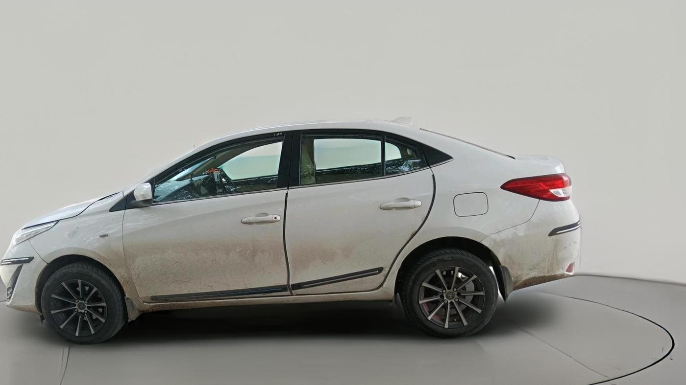 2018 Toyota YARIS J CVT, CNG, Automatic, 1,15,181 km, exterior