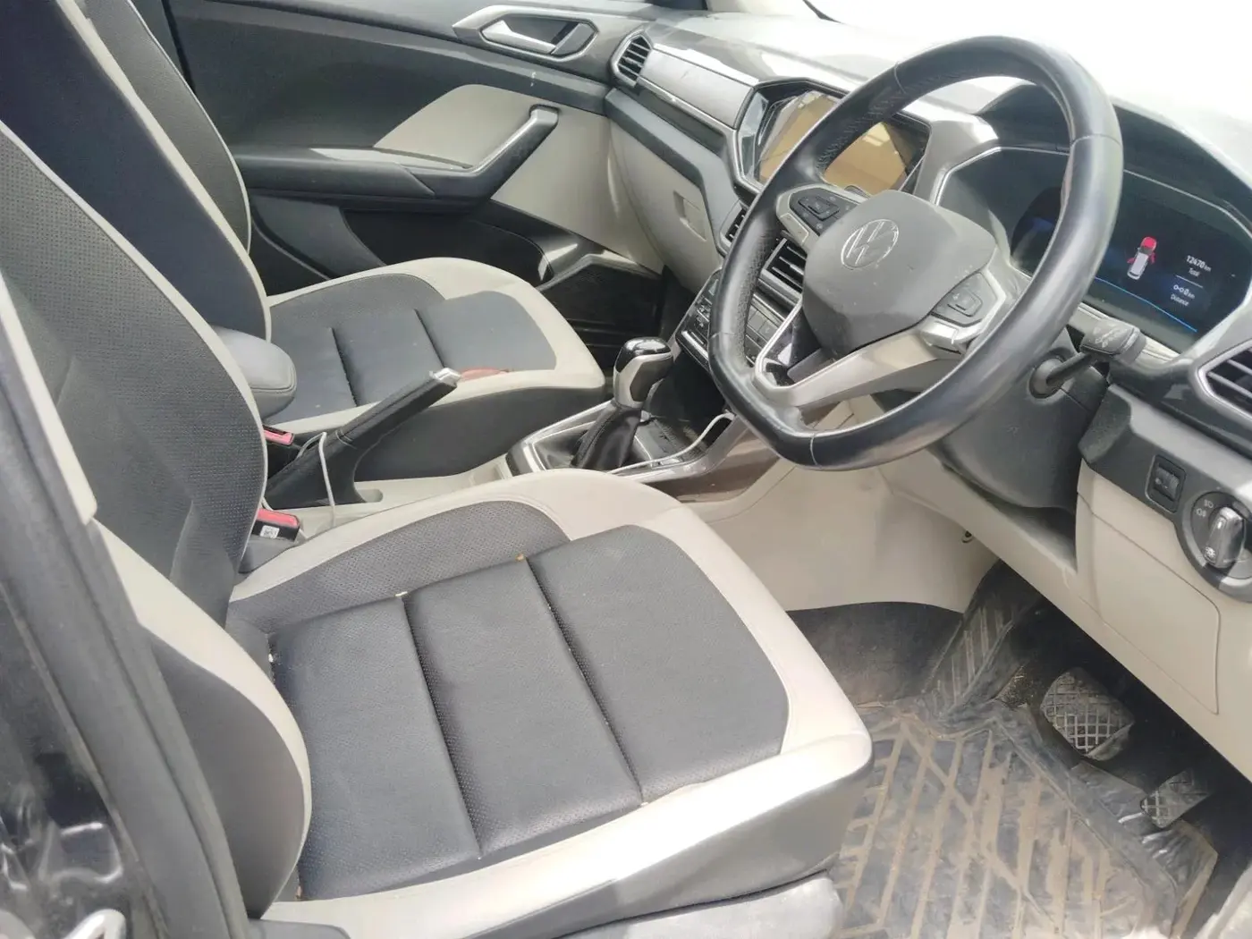 2024 Volkswagen TAIGUN TOPLINE 1.0 TSI AT, Petrol, Automatic, 12,470 km, interior