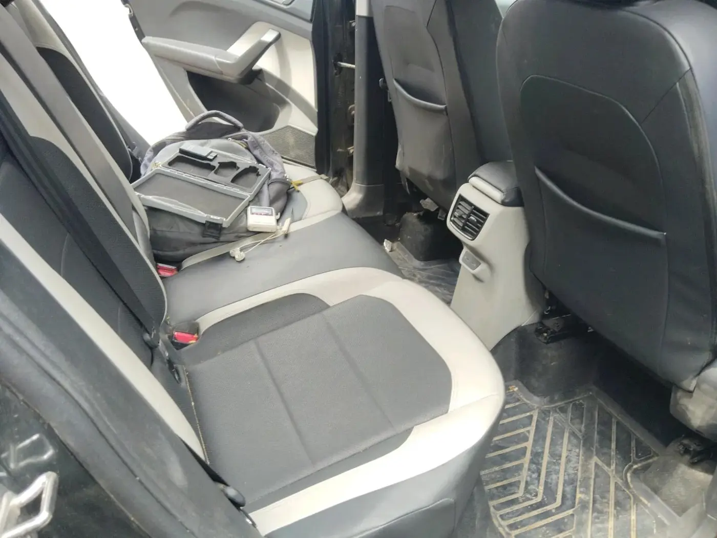 2024 Volkswagen TAIGUN TOPLINE 1.0 TSI AT, Petrol, Automatic, 12,470 km, interior