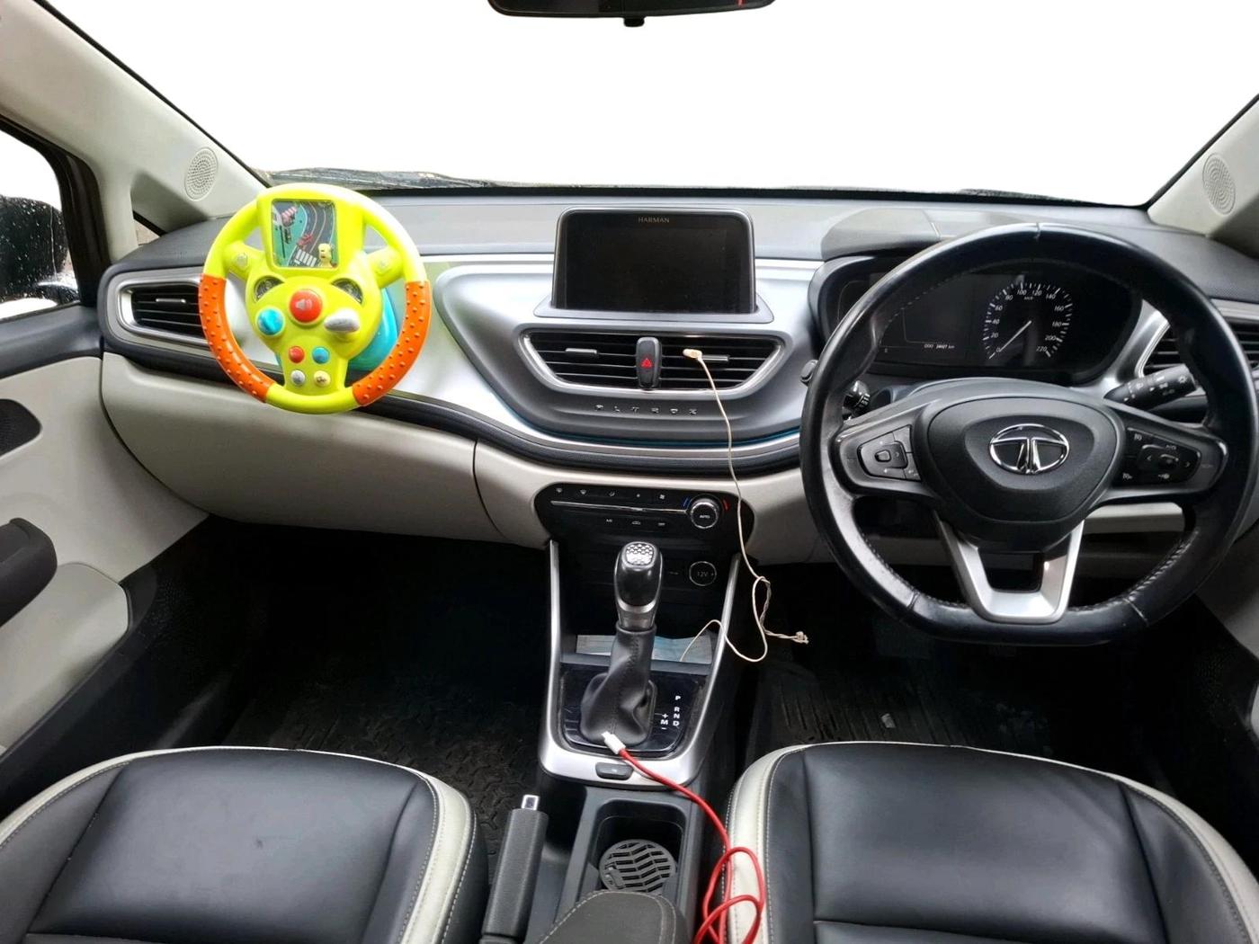 2023 Tata ALTROZ XZA, CNG, Automatic, 24,427 km, interior