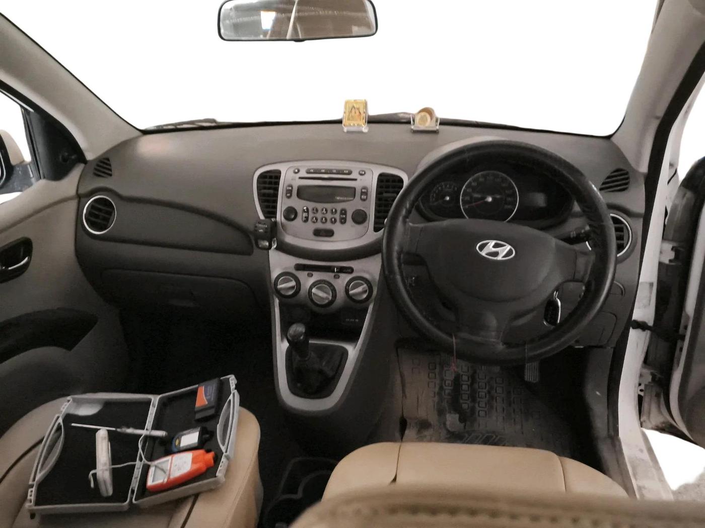 2014 Hyundai i10 SPORTZ 1.1, CNG, Manual, 72,598 km, interior
