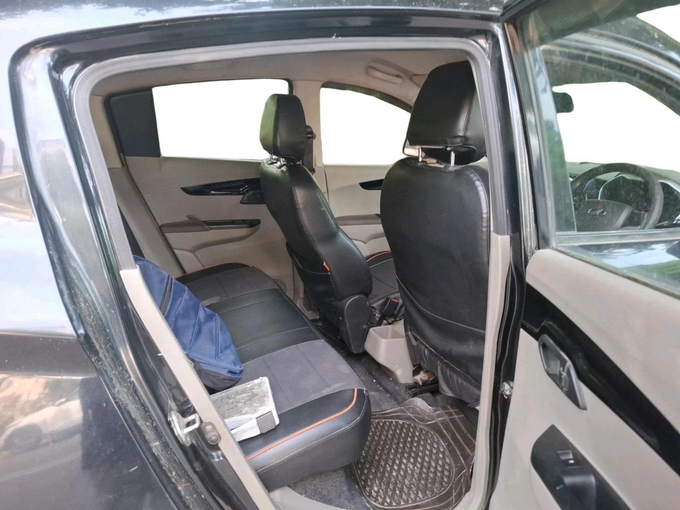 2016 Mahindra Kuv100 K6 D 5 STR, Diesel, Manual, 52,660 km, interior