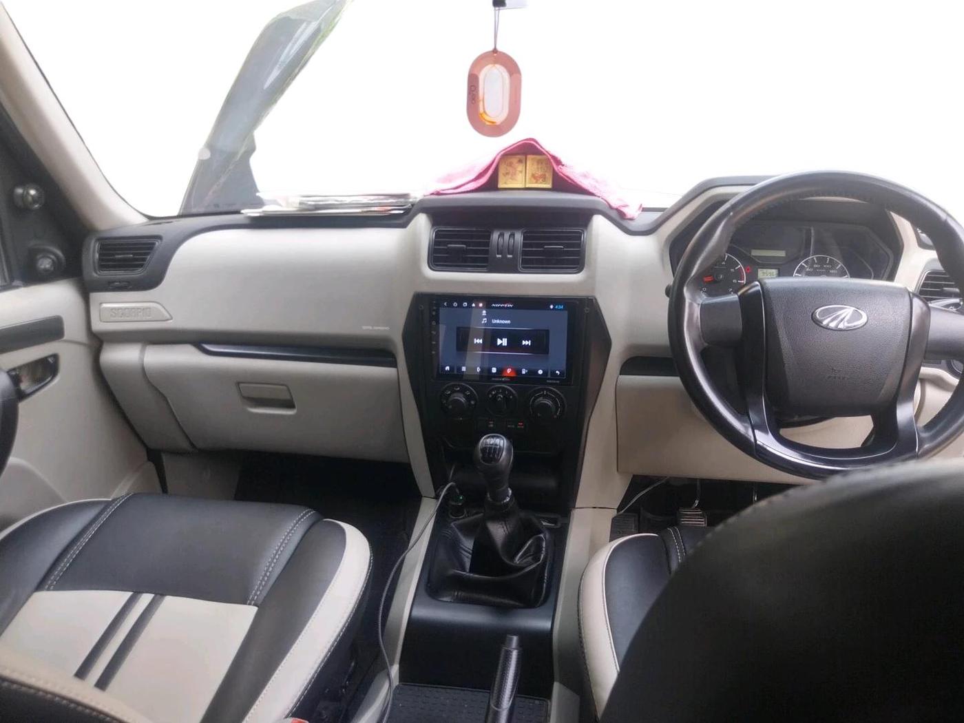 2022 Mahindra Scorpio S5, Diesel, Manual, 24,377 km, interior