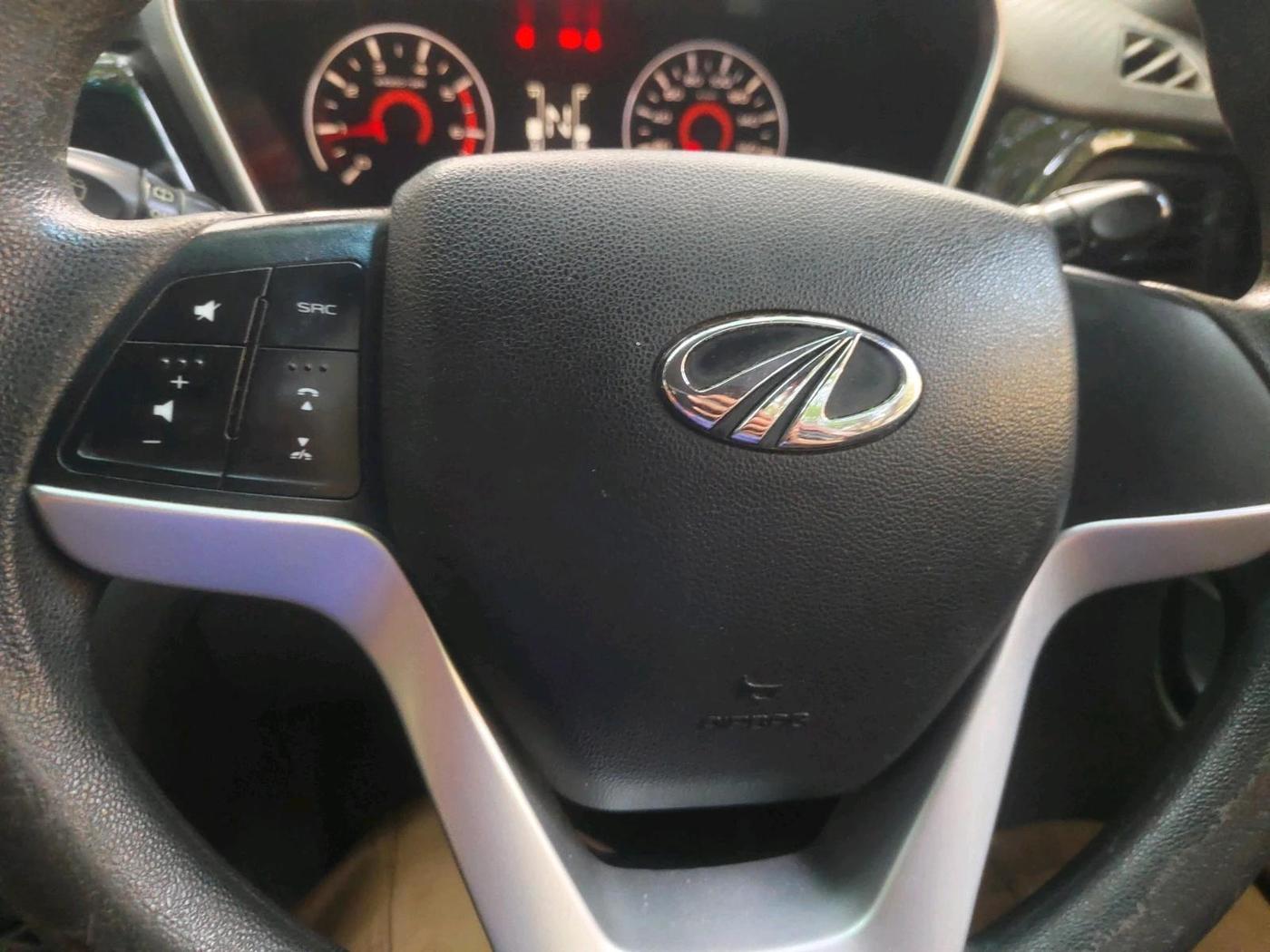 2016 Mahindra Kuv100 K8 6 STR, CNG, Manual, 60,988 km, interior