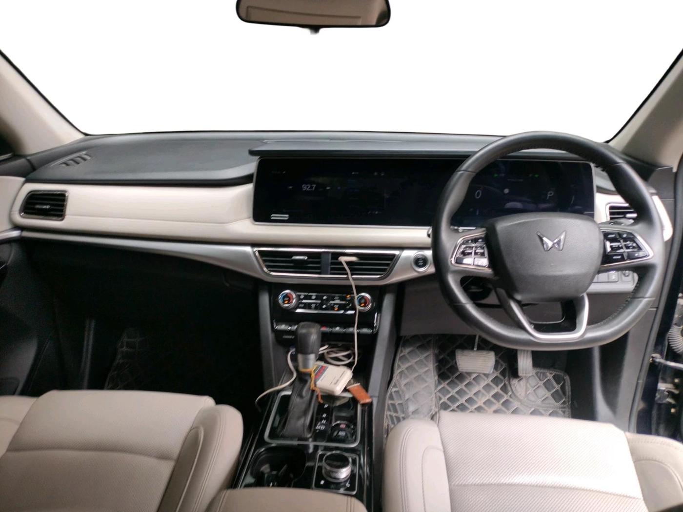2024 Mahindra XUV700 AX 7 LUXURY D AWD AT 7 STR, Diesel, Automatic, 58,867 km, interior