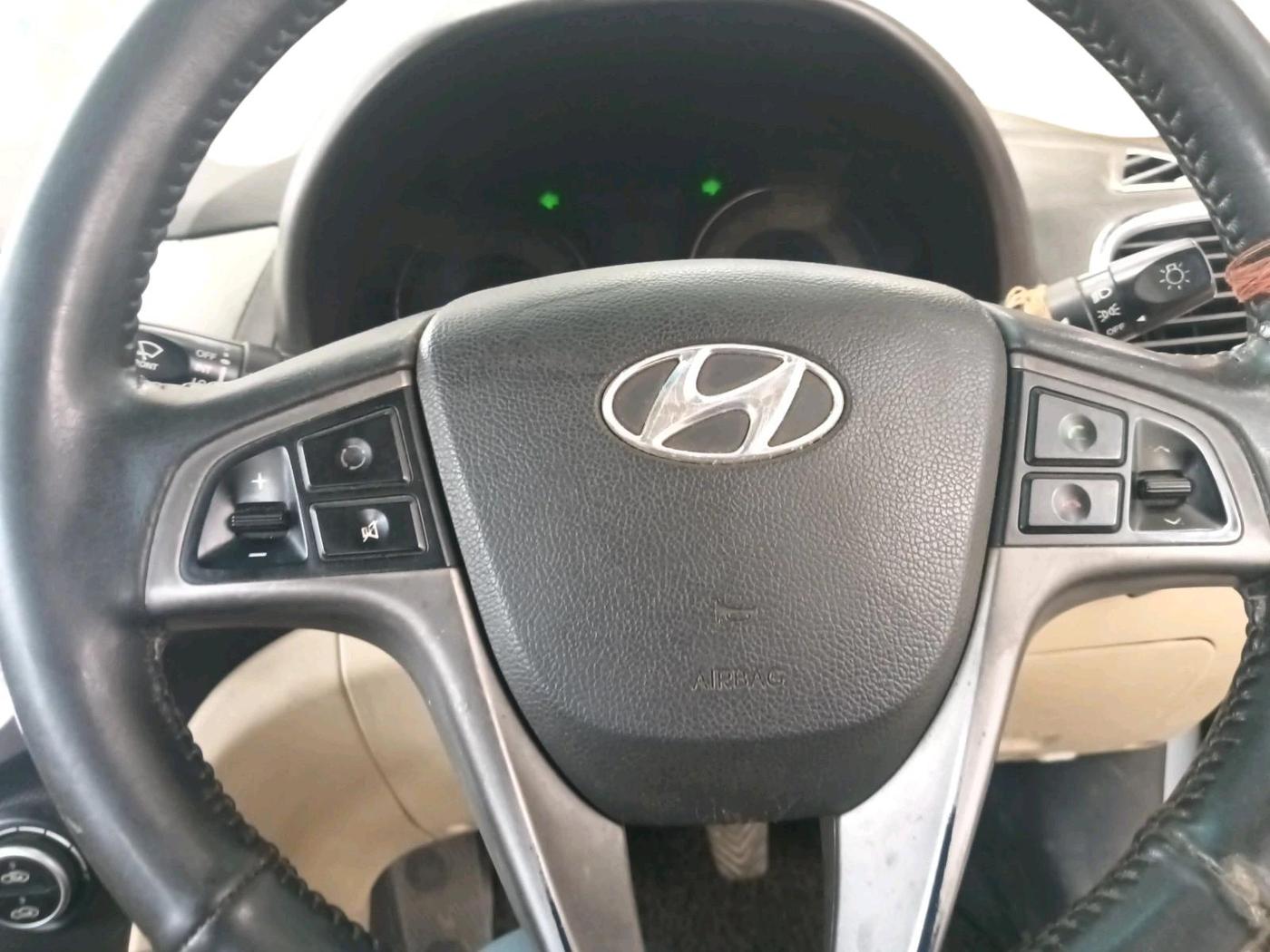 2015 Hyundai Verna FLUIDIC 4S 1.6 VTVT S(O), Petrol, Manual, 96,411 km, interior