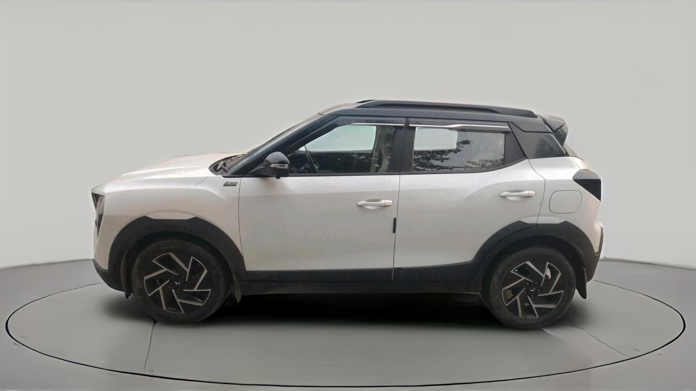 2024 Mahindra XUV 3XO AX7L 1.2 Petrol AT, Petrol, Automatic, 5,787 km, exterior