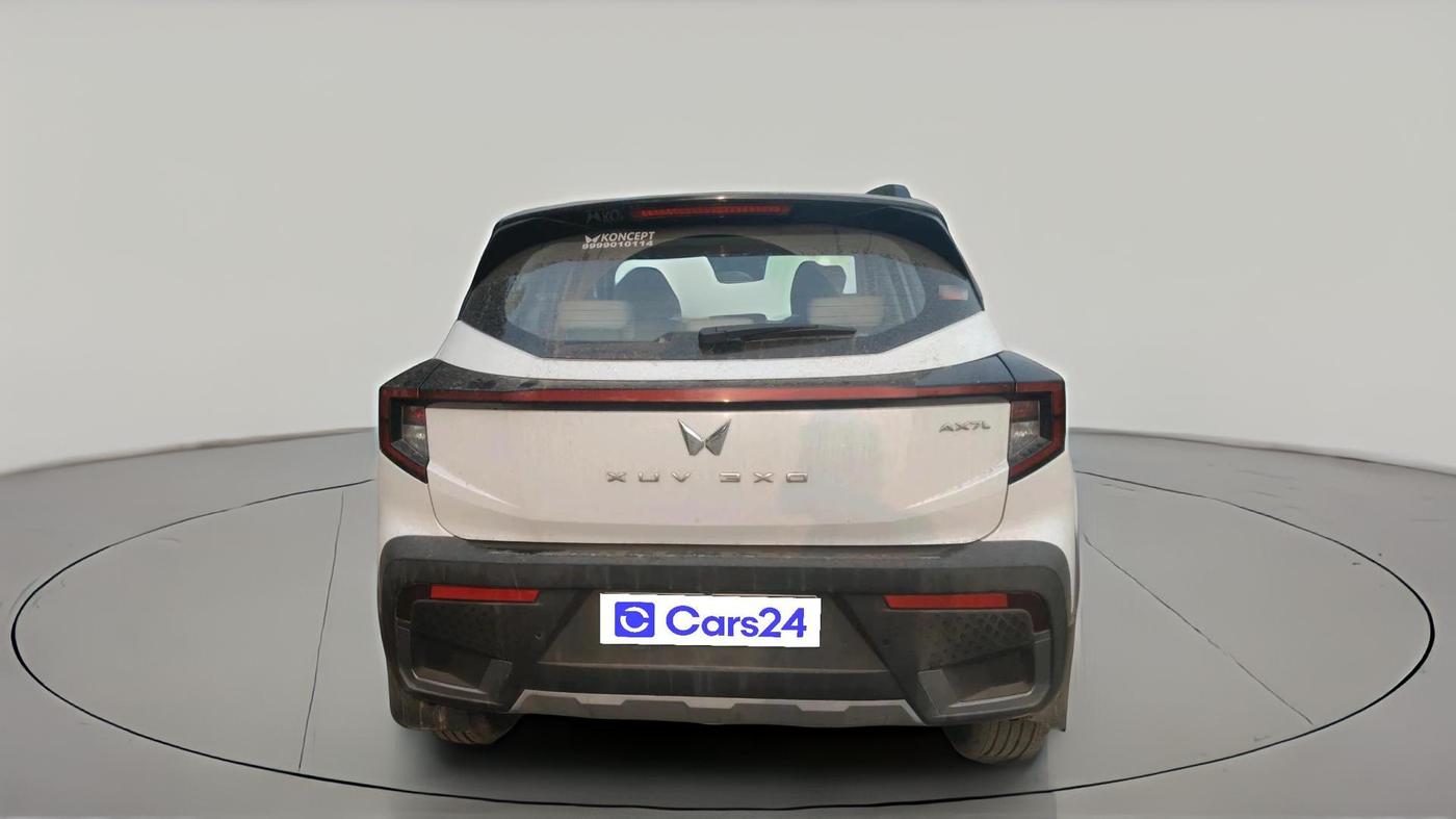 2024 Mahindra XUV 3XO AX7L 1.2 Petrol AT, Petrol, Automatic, 5,787 km, exterior