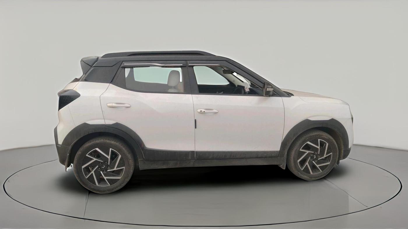 2024 Mahindra XUV 3XO AX7L 1.2 Petrol AT, Petrol, Automatic, 5,787 km, exterior