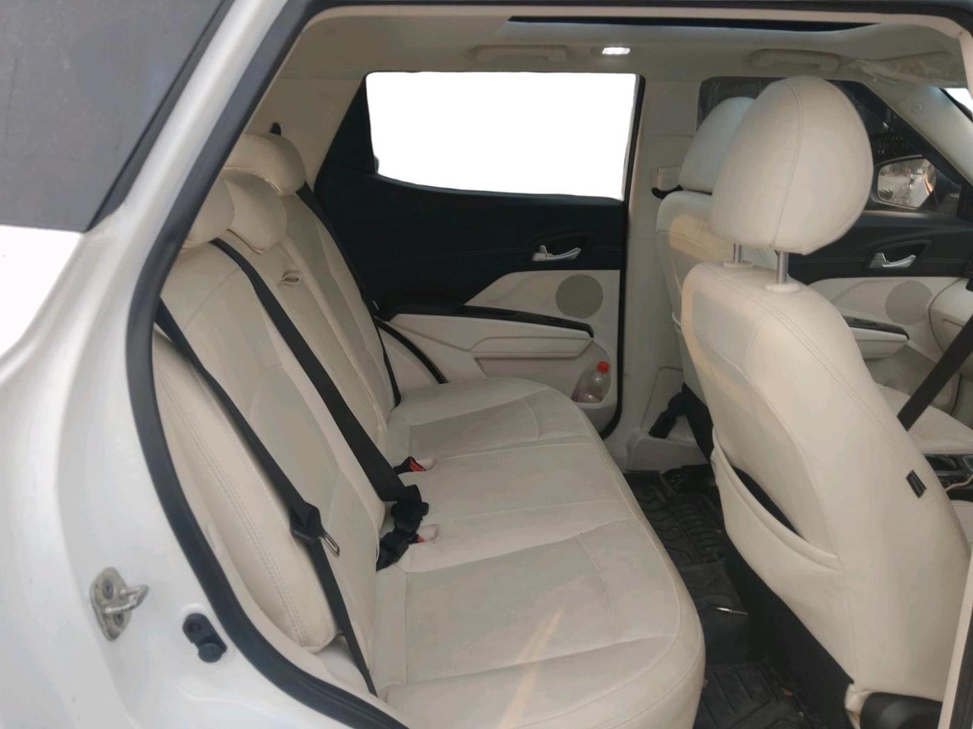 2024 Mahindra XUV 3XO AX7L 1.2 Petrol AT, Petrol, Automatic, 5,787 km, interior