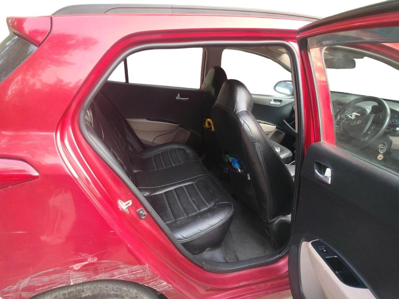 2017 Hyundai Grand i10 SPORTZ (O) AT 1.2 KAPPA VTVT, Petrol, Automatic, 1,12,164 km, interior