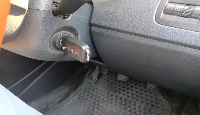 2017 Volkswagen Polo COMFORTLINE 1.2L, Petrol, Manual, 93,368 km, interior