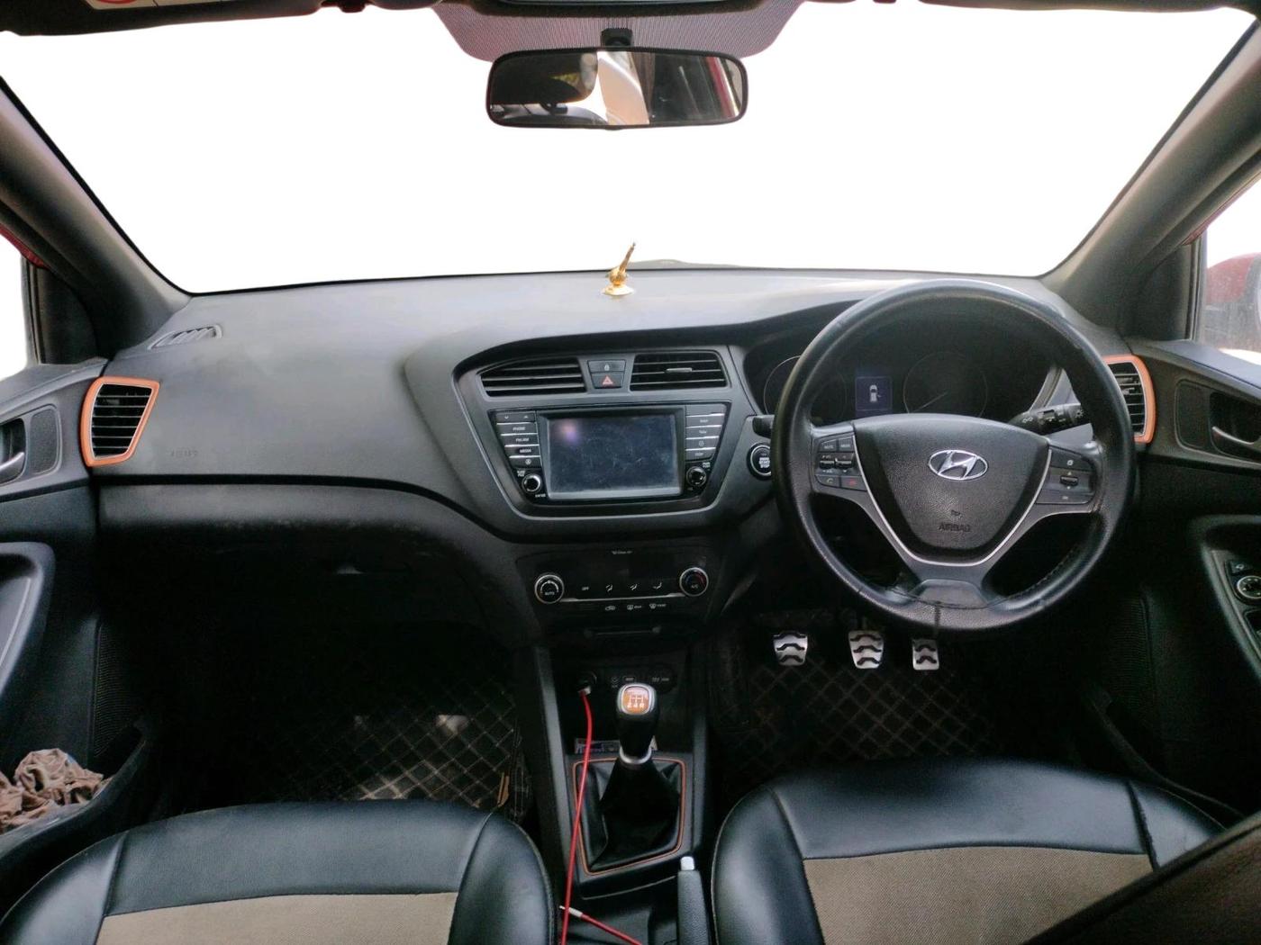 2015 Hyundai i20 Active 1.2 SX, CNG, Manual, 1,13,780 km, interior