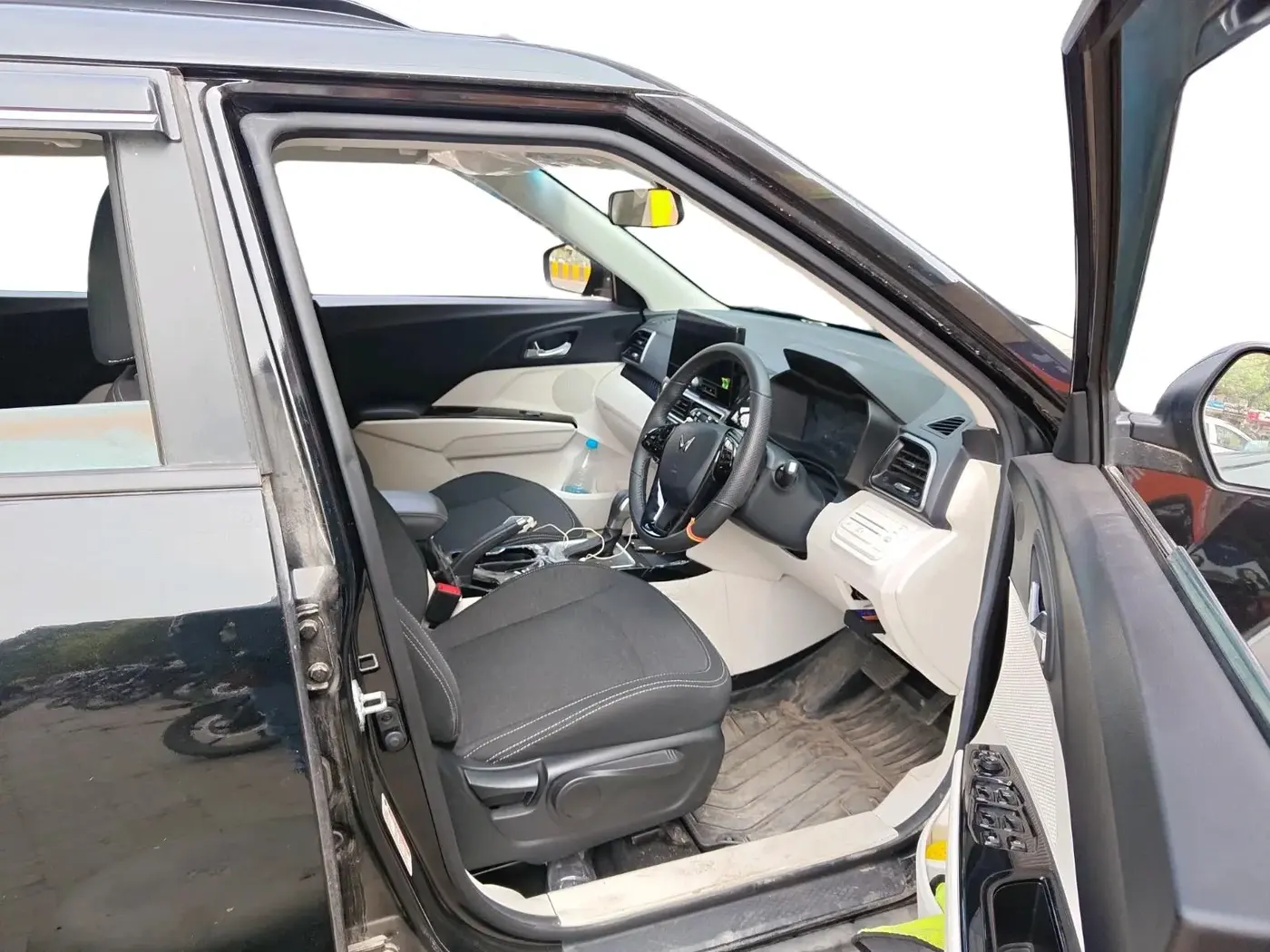 2024 Mahindra XUV 3XO AX5 1.2 L TCMPFI AT, Petrol, Automatic, 8,051 km, interior