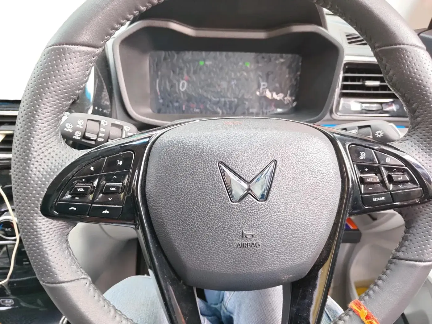 2024 Mahindra XUV 3XO AX5 1.2 L TCMPFI AT, Petrol, Automatic, 8,051 km, interior