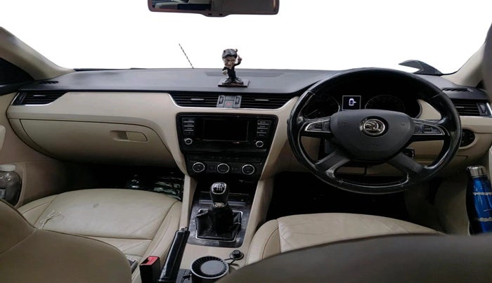 2014 Skoda Octavia AMBITION 1.4 TSI, Petrol, Manual, 1,19,599 km, interior