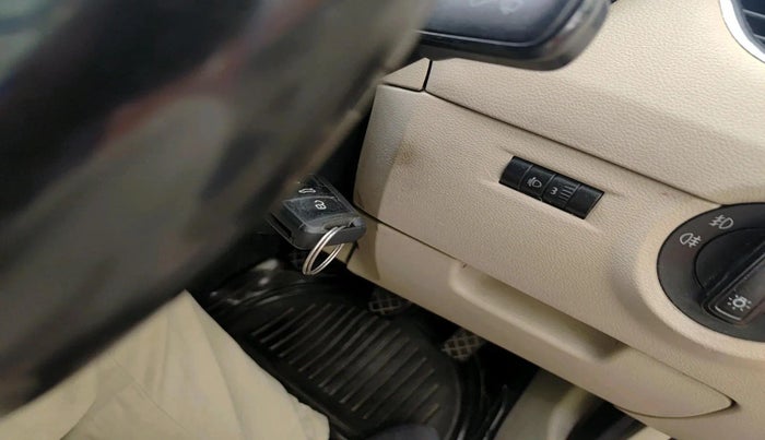 2014 Skoda Octavia AMBITION 1.4 TSI, Petrol, Manual, 1,19,599 km, interior