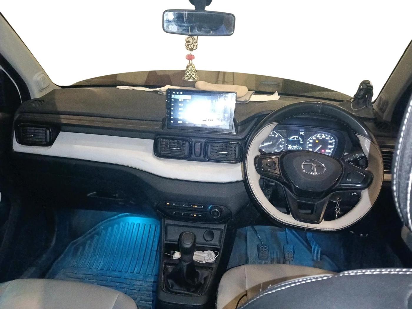 2023 Tata PUNCH PURE MT, CNG, Manual, 28,998 km, interior