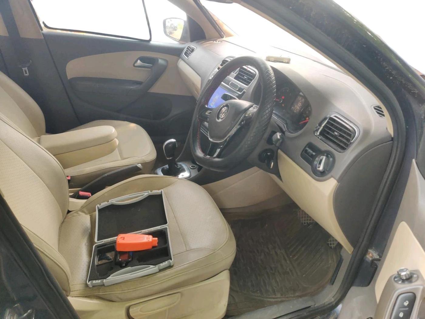 2015 Volkswagen Vento HIGHLINE PETROL AT, Petrol, Automatic, 93,973 km, interior